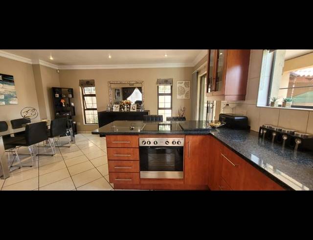 3 BEDROOM TOWNHOUSE FOR SALE IN NEW REDRUTH